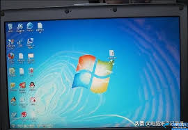 电脑屏幕跳动闪烁怎么办